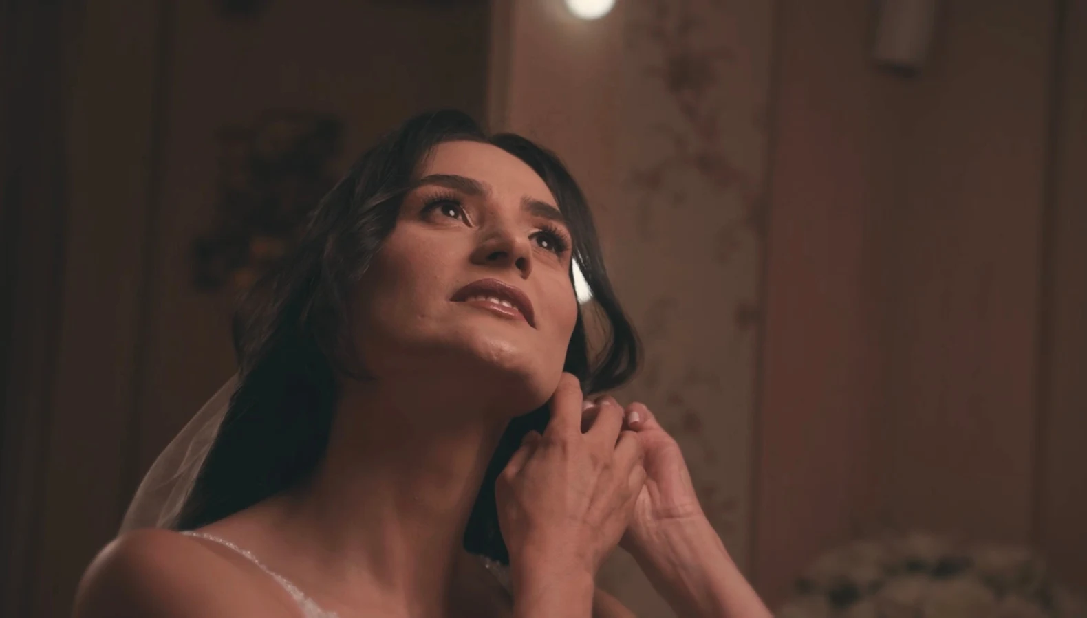 Noiva durante os preparativos do casamento